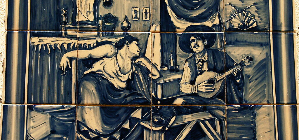 Pannello di azulejos raffigurante un fadista che dedica un fado a una donna.