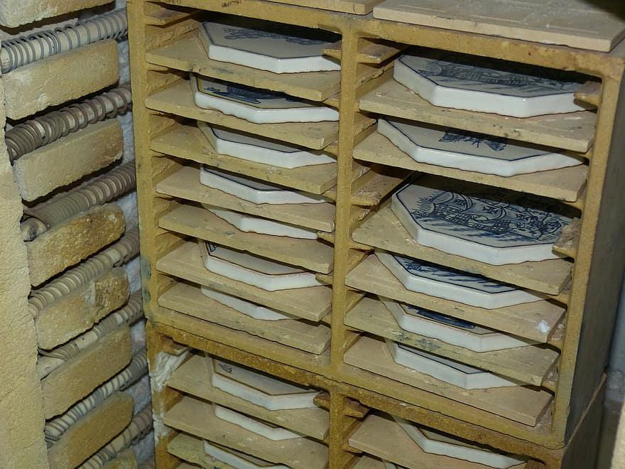 Prospettiva interna di un forno per realizzare gli azulejos.