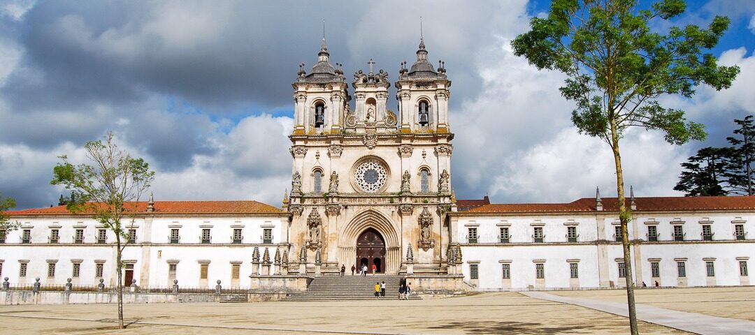 Guida italiana Alcobaça - Facciata del monastero