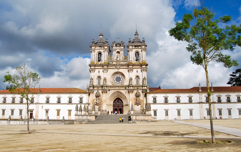 Guida italiana Alcobaça - Facciata del monastero
