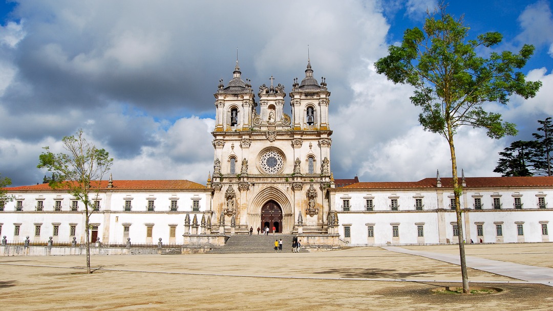 Guida italiana Alcobaça - Facciata del monastero