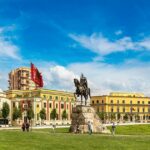 Guida italiana a Tirana - Piazza Scanderbeg ovvero il punto di incontro del nostro tour