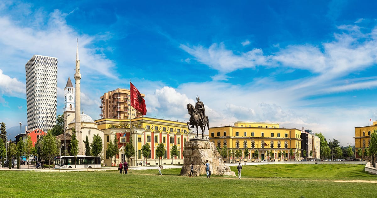 Guida italiana a Tirana - Piazza Scanderbeg ovvero il punto di incontro del nostro tour