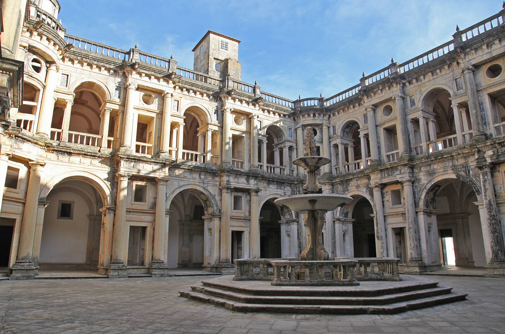 Guida italiana a Tomar - Chiostro del Convento di Cristo