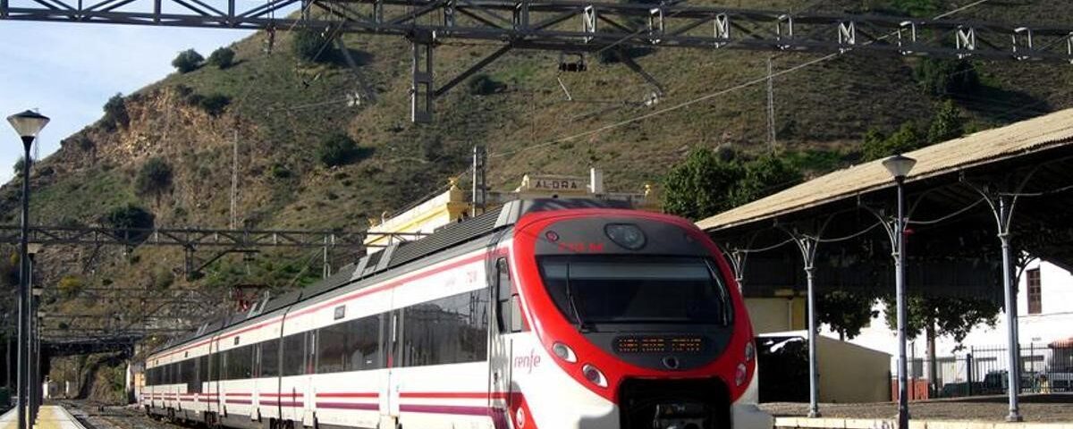 Guida ai trasporti pubblici spagnoli - Treno Renfe fermo in stazione