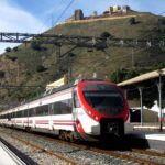 Guida ai trasporti pubblici spagnoli - Treno Renfe fermo in stazione
