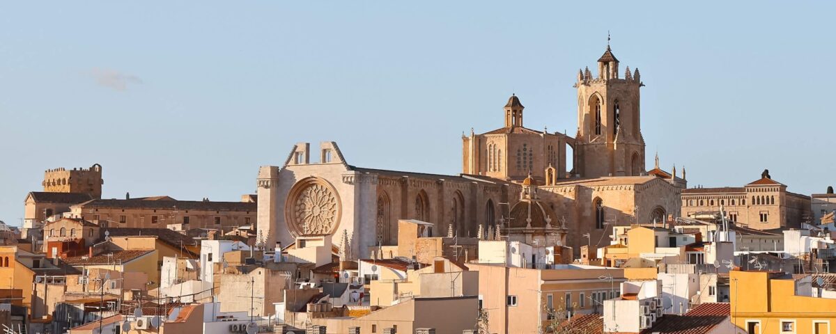 Guida italiana a Tarragona - Vista panoramica sulla Cattedrale