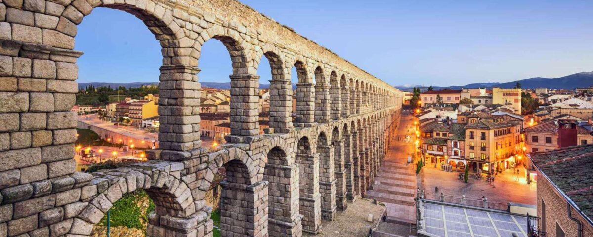Guida italiana a Segovia - Vista panoramica sull'acquedotto