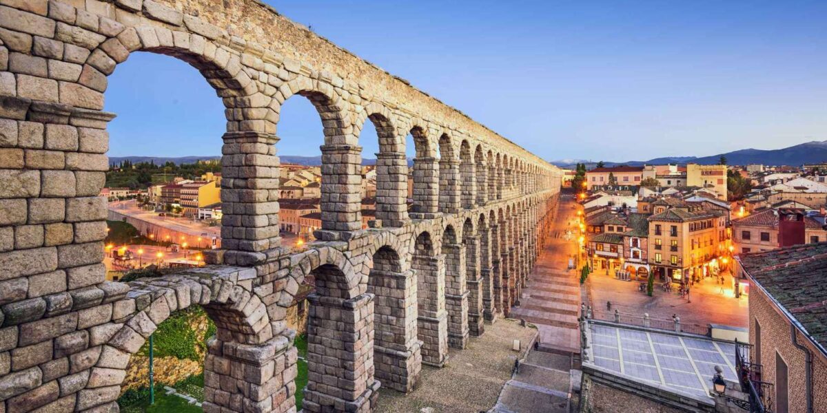 Guida italiana a Segovia - Vista panoramica sull'acquedotto