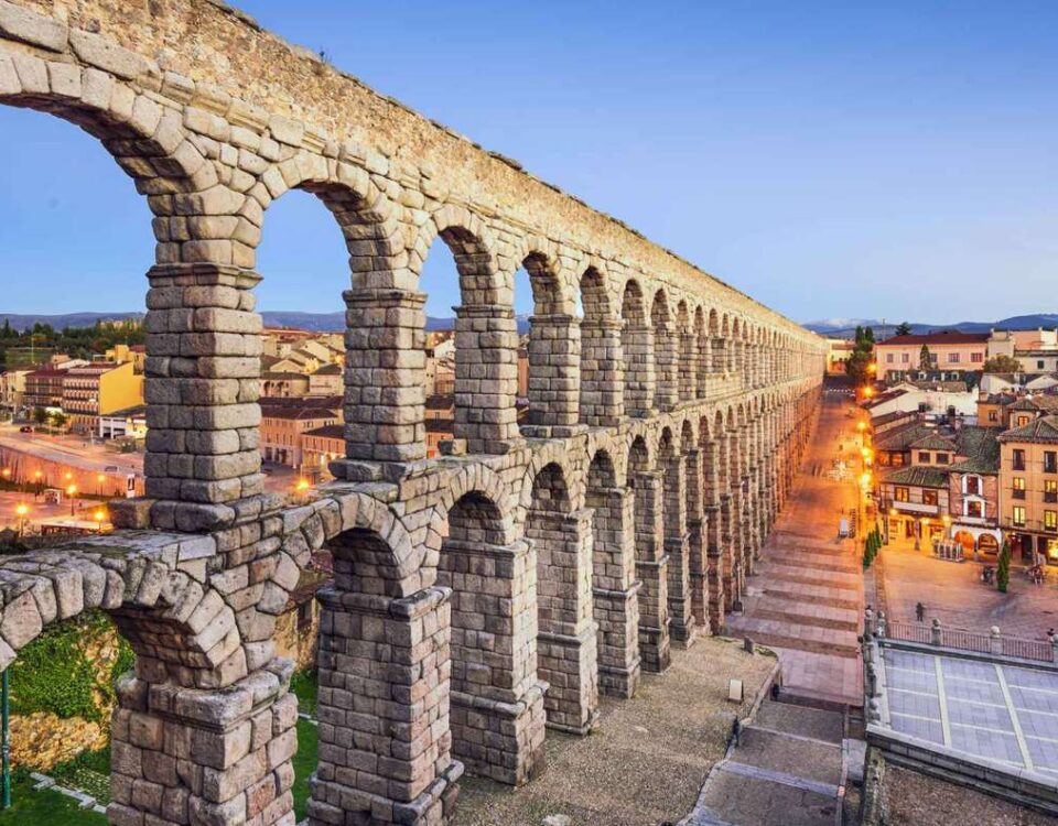 Guida italiana a Segovia - Vista panoramica sull'acquedotto
